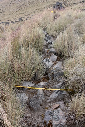 Uno de los muros del adoratorio prehispánico. Foto Lourdes López INAHjpeg