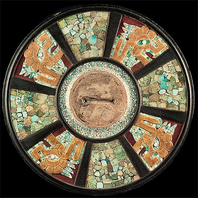 Disco de mosaico. Madera, turquesa y pirita. Maya. Foto Metropolitan Museum of Art copia